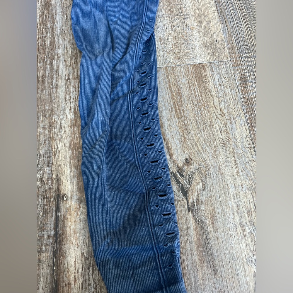Size M/L Spirtual Gangster blue leggings with detailing on the side. - Picture 10 of 10